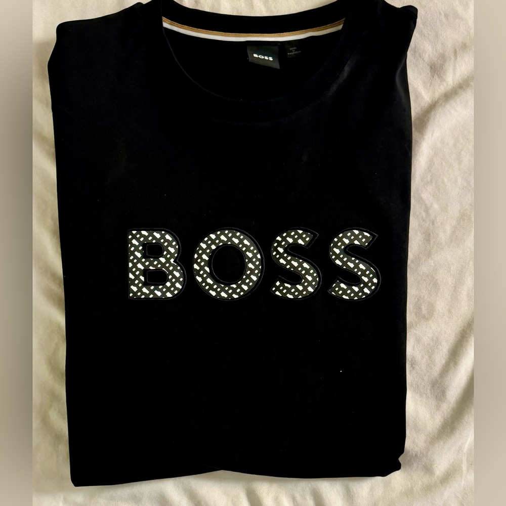 (EUC) Boss by Hugo Boss 100% cotton t-shirt